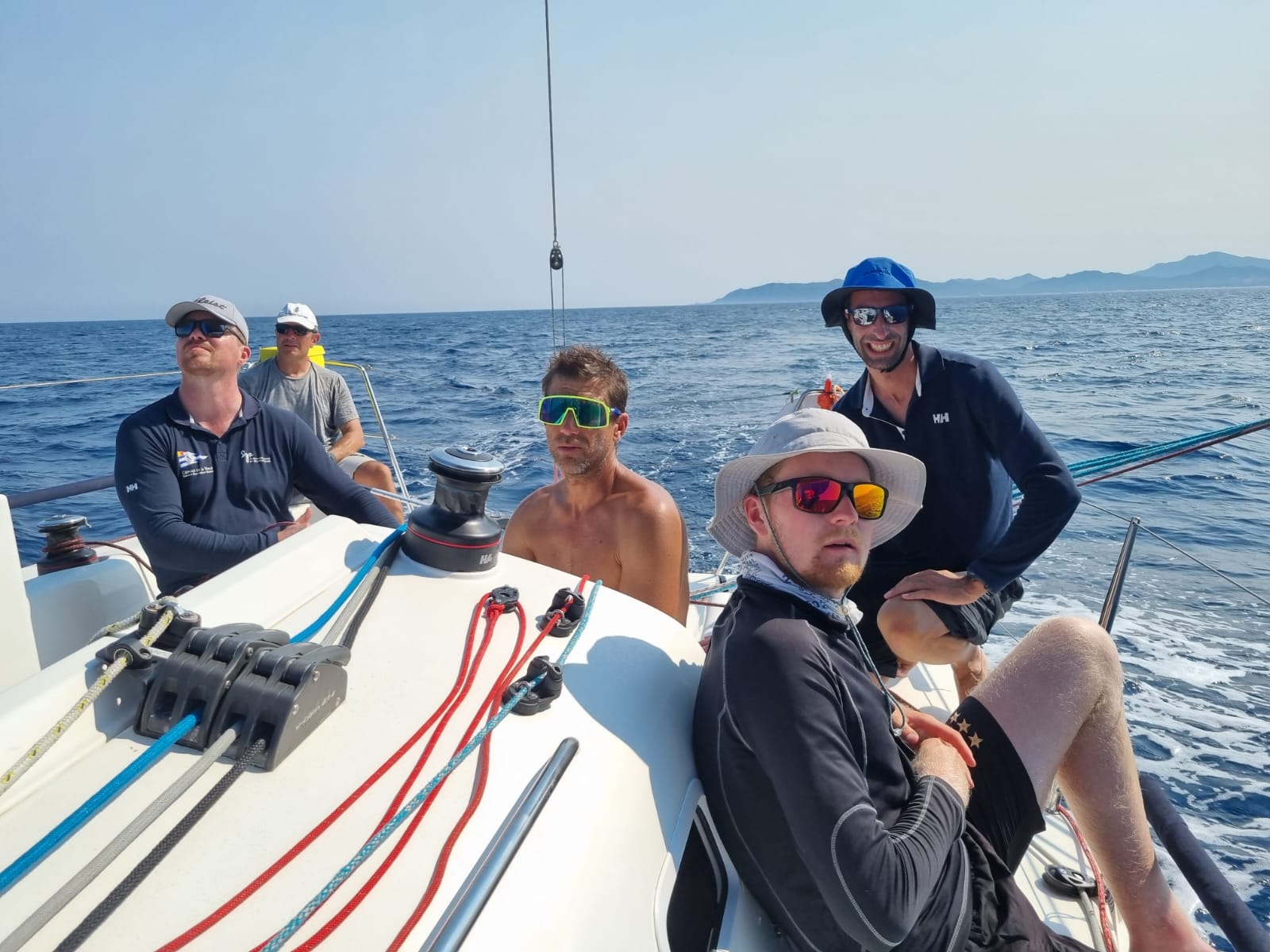 Belle journée sous spi pour l'équipage du Poisson Garou devant la sardaigne